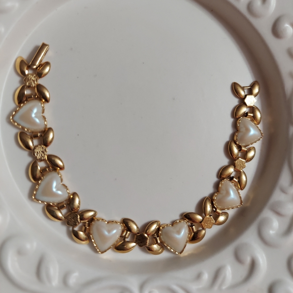 Textured Gold Tone/Faux Pearl Heart & Floret Bracelet - Picture 3 of 4